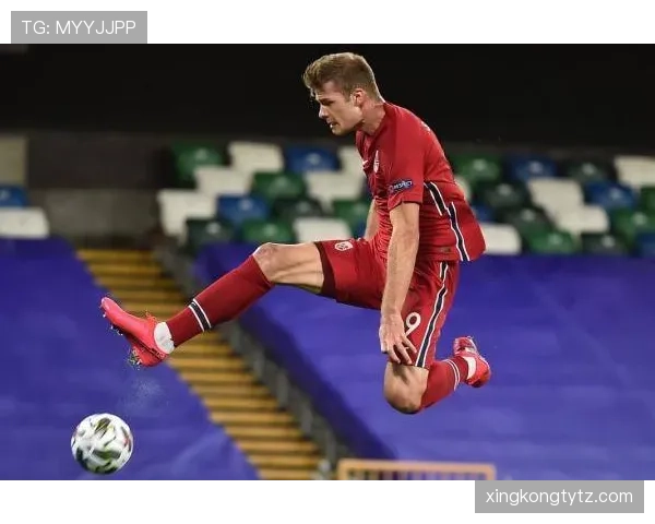 吕迪格与马格华尔防线配合分化驱动多点协防趋势