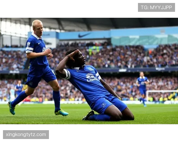 卢卡库与凯恩：终结重心从禁区支点转向空间穿插